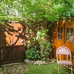 Gorgeous Home In Paris With Wifi